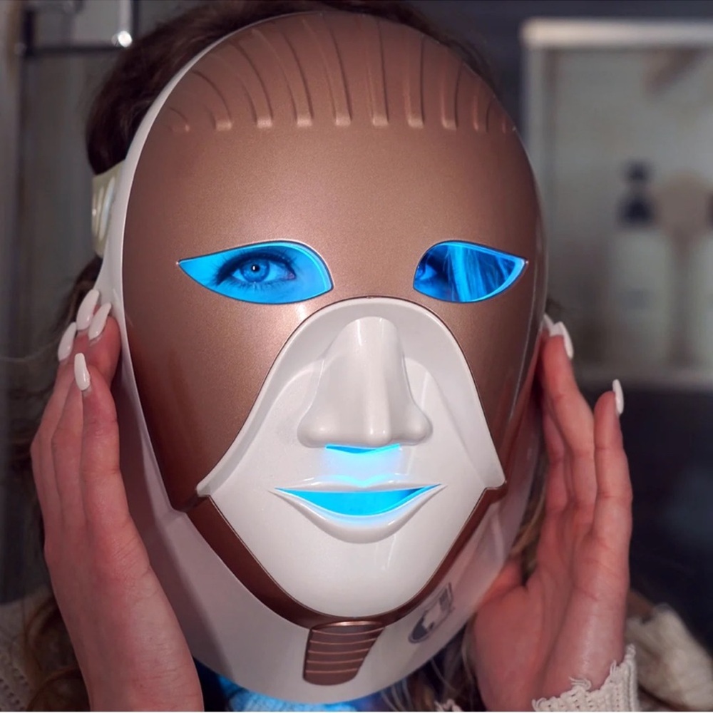 LED Face Mask - Picture 2 of 6